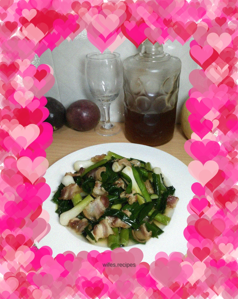 Stir-fried bacon and garlic sprouts