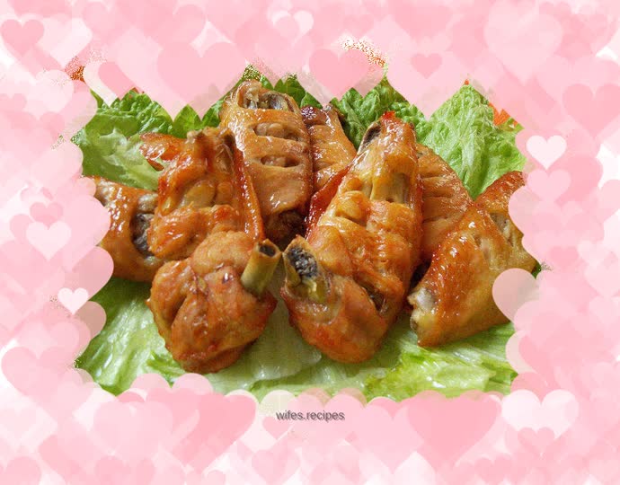 Grilled Chicken Wings with Garlic Sauce and Tender on the Outside