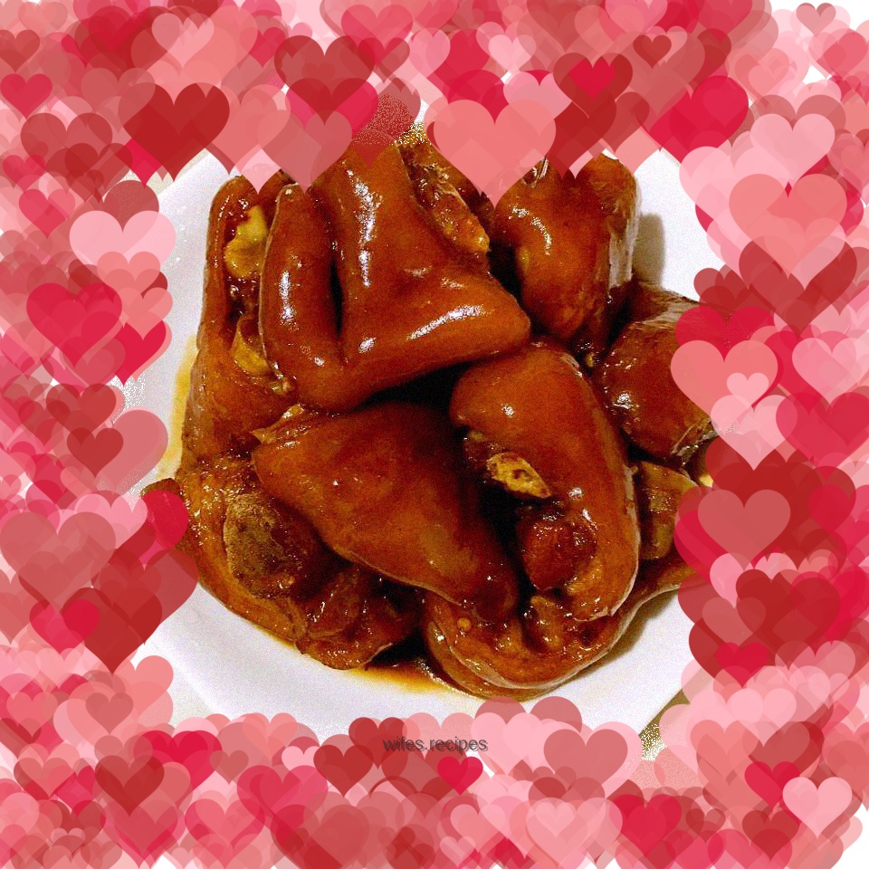 Braised pork trotters