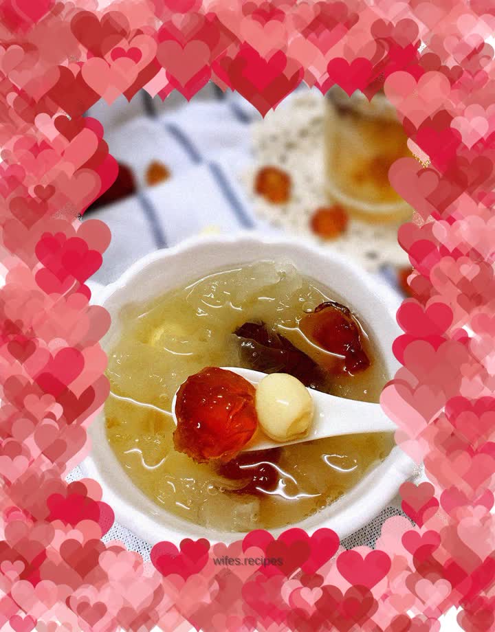 Red dates, white fungus and peach gum soup
