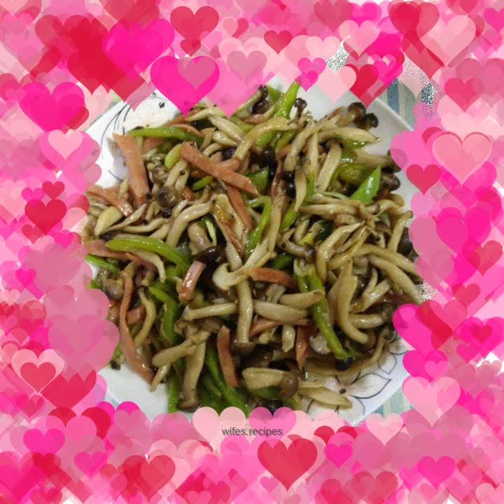 Stir-fried mushrooms with ham sausage and pepper