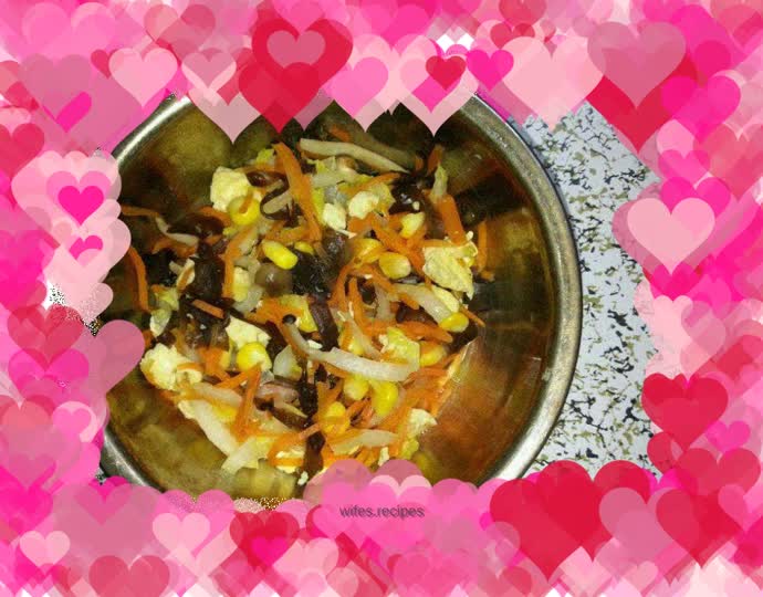 Stir-fried carrots, crabs and mushrooms