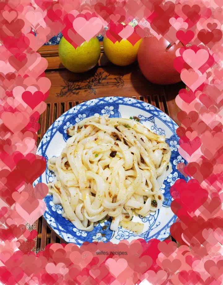 Shrimp and meat sauce mixed with rice noodles