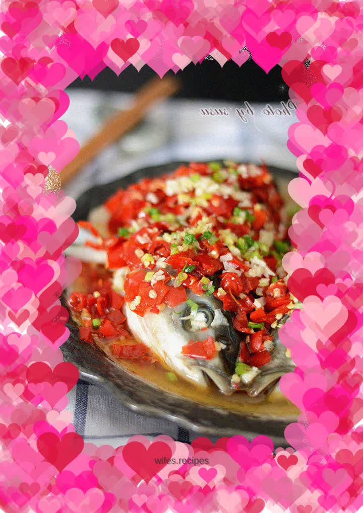 Fish head with chopped pepper