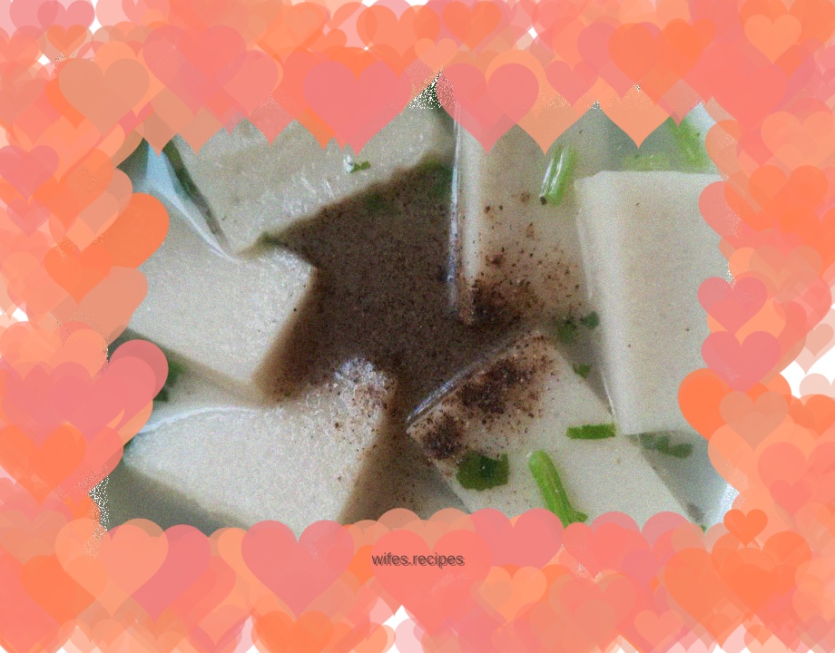 Crucian carp stewed with thousand-leaf tofu