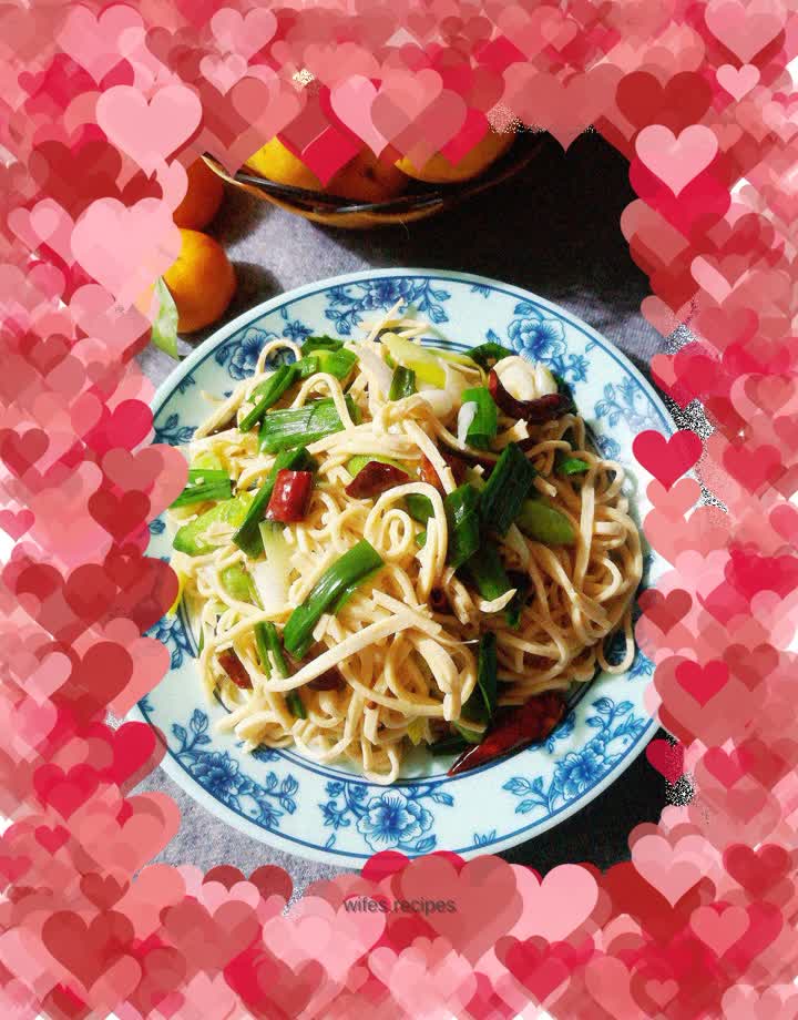 Stir-fried garlic sprouts and dried shredded water