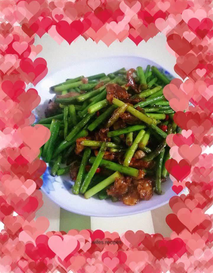 Stir-fried pork with garlic