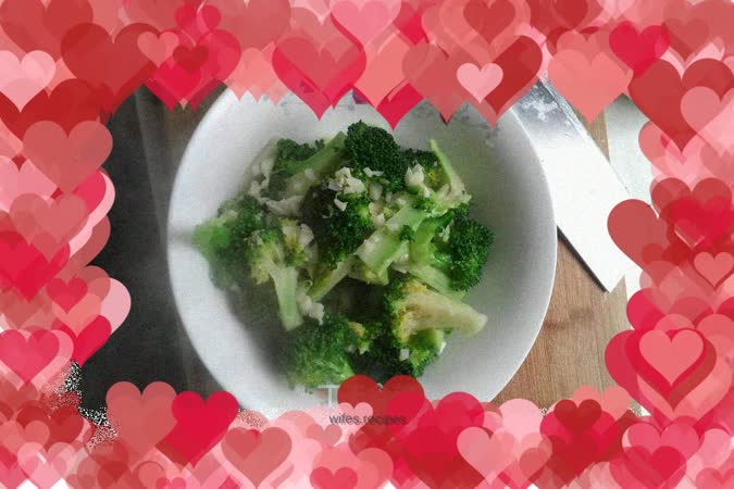 Vegetarian stir-fried broccoli