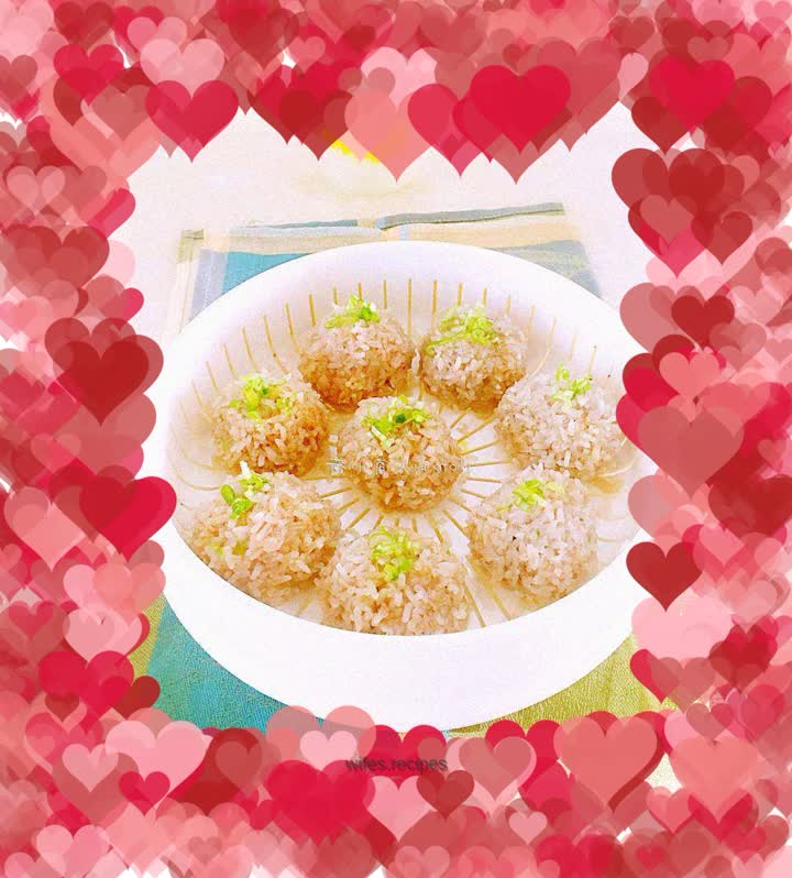 Steamed glutinous rice meatballs