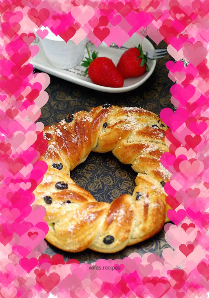 Coconut Grape Wreath Bread