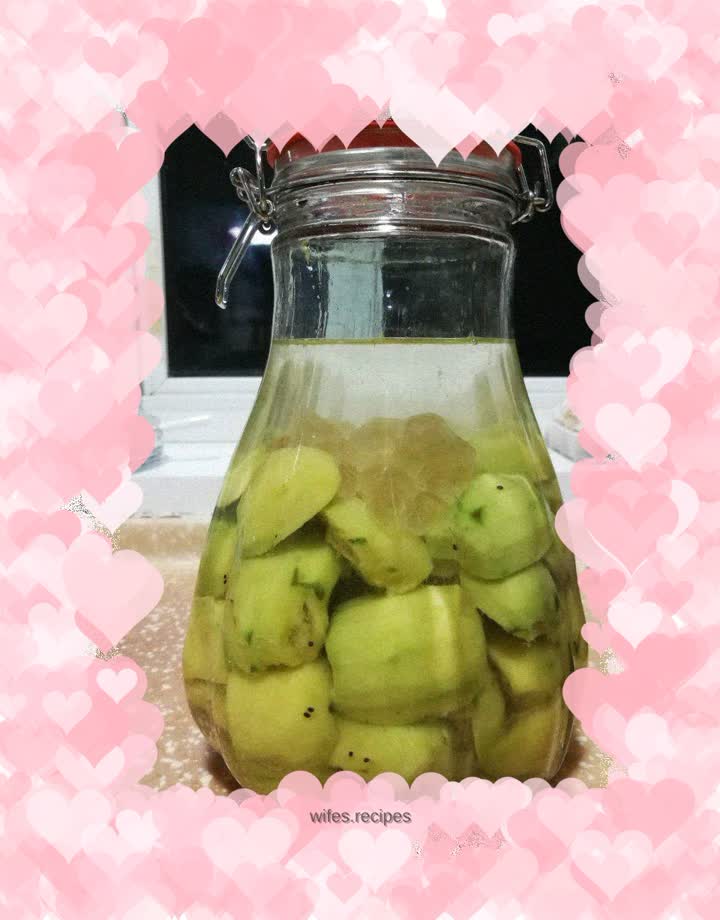 Homemade kiwi wine