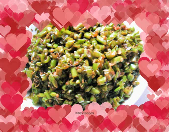 Stir-fried water spinach with green pepper