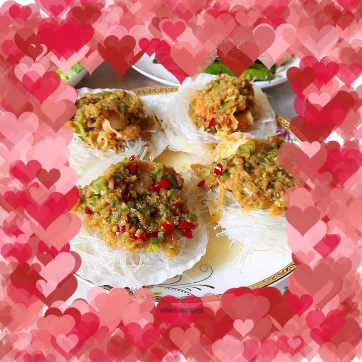 Steamed scallops with garlic vermicelli