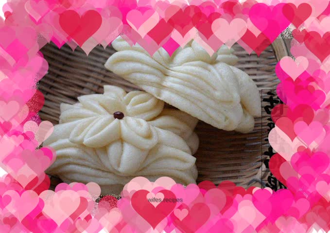 Chrysanthemum flower roll