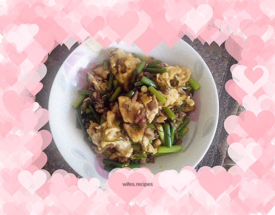Stir-fried meat with garlic sprouts + eggs