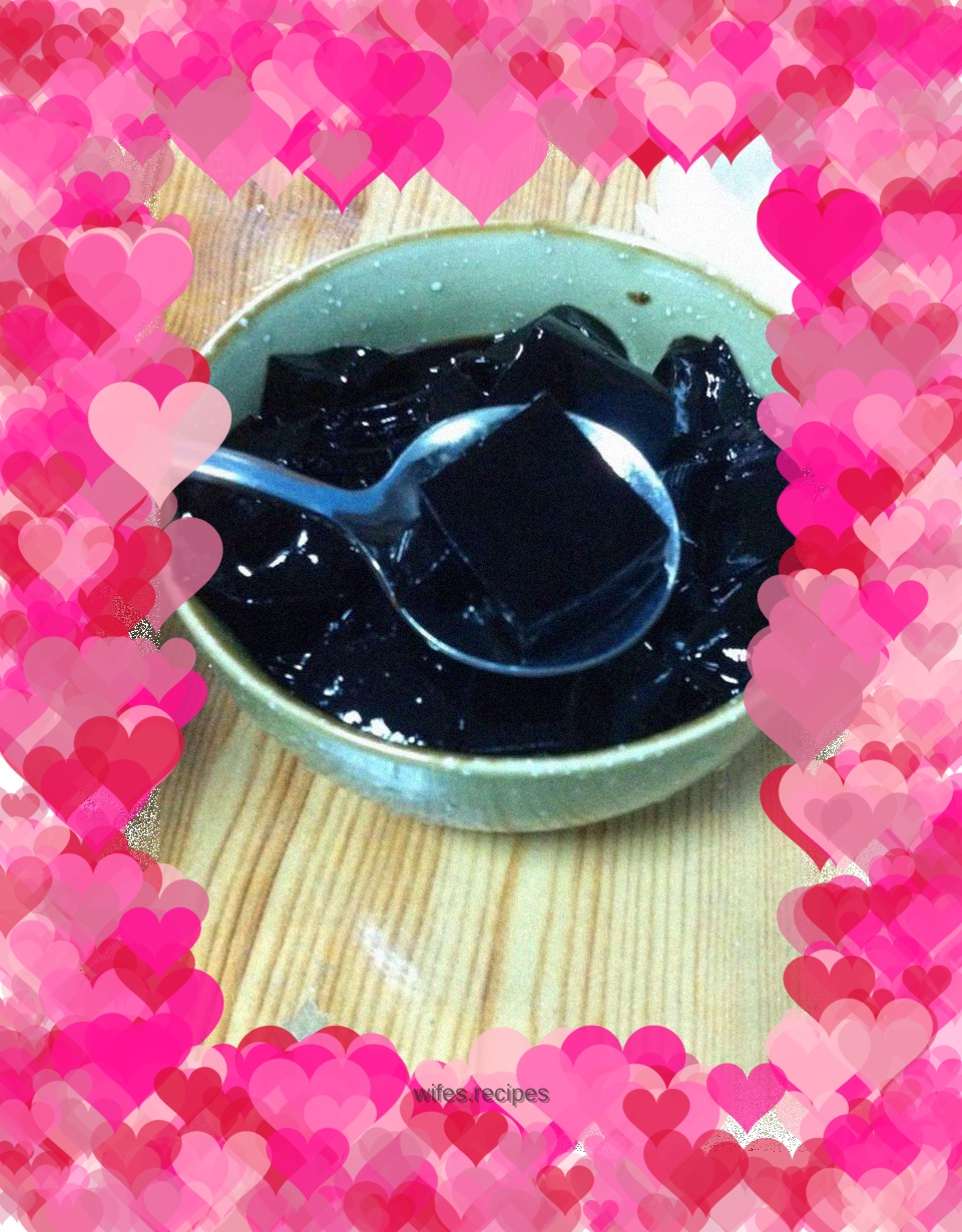 A good product for relieving summer heat—Guiling jelly