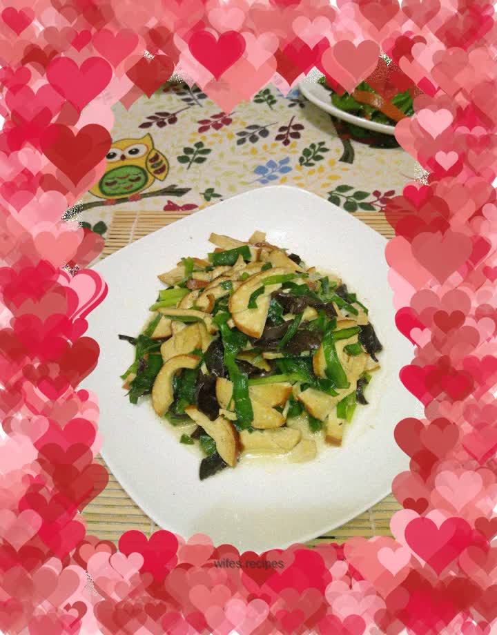 Stir-fried vegetarian chicken with leeks