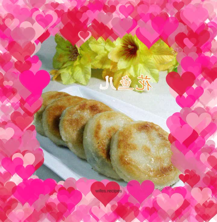 Black glutinous rice cake with crispy walnut filling