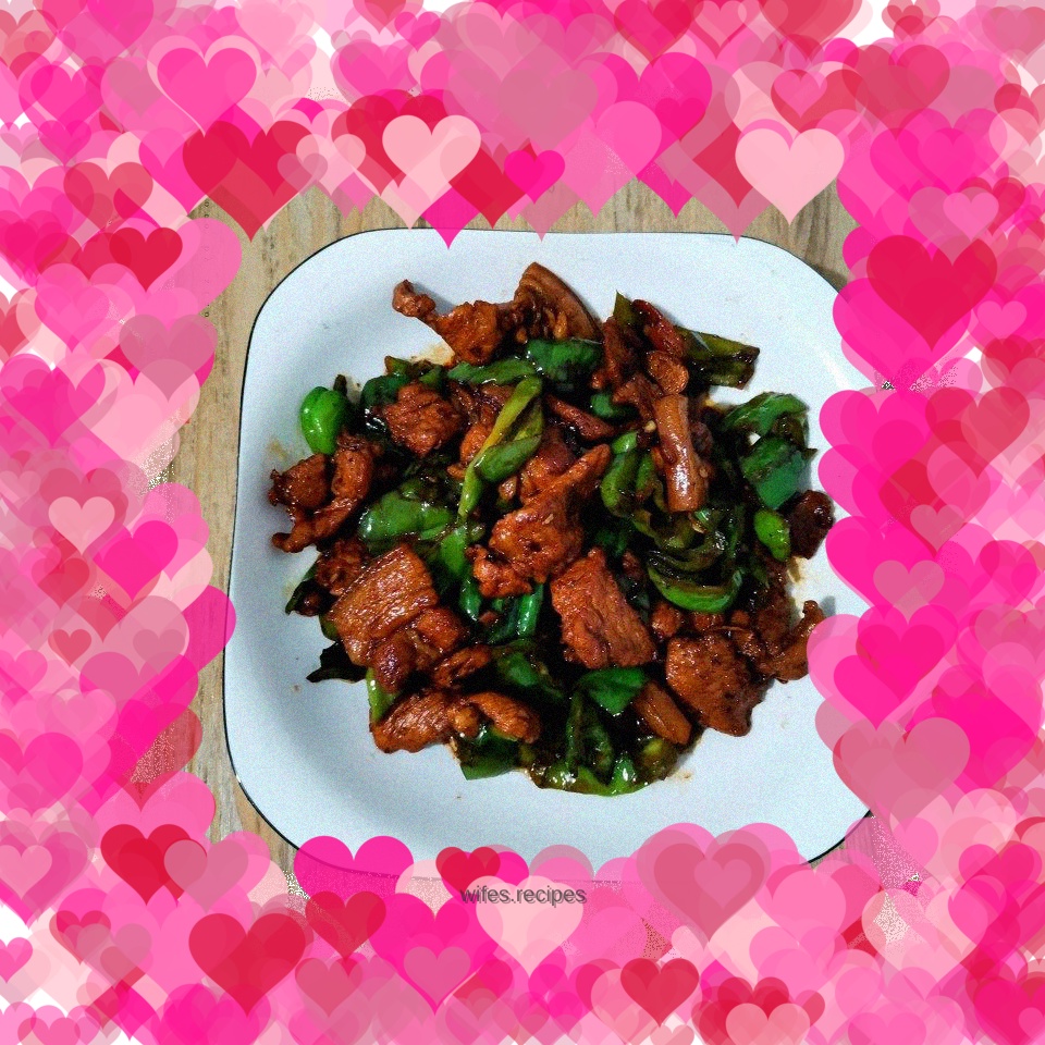 Fried pork with green pepper