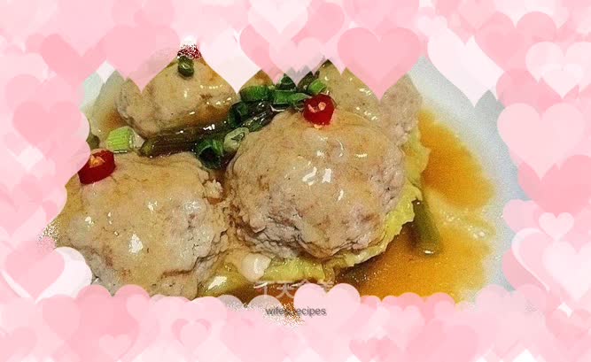 Steamed balls with sauce