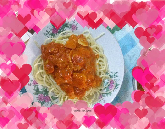 Xiao Wang’s homemade tomato-flavored pasta