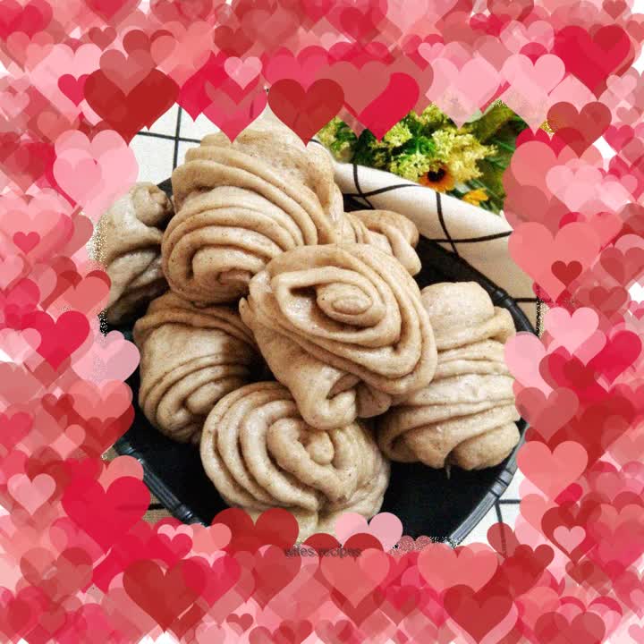 Spiced Black Sesame Rolls