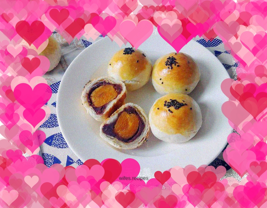 Red bean and egg yolk cake