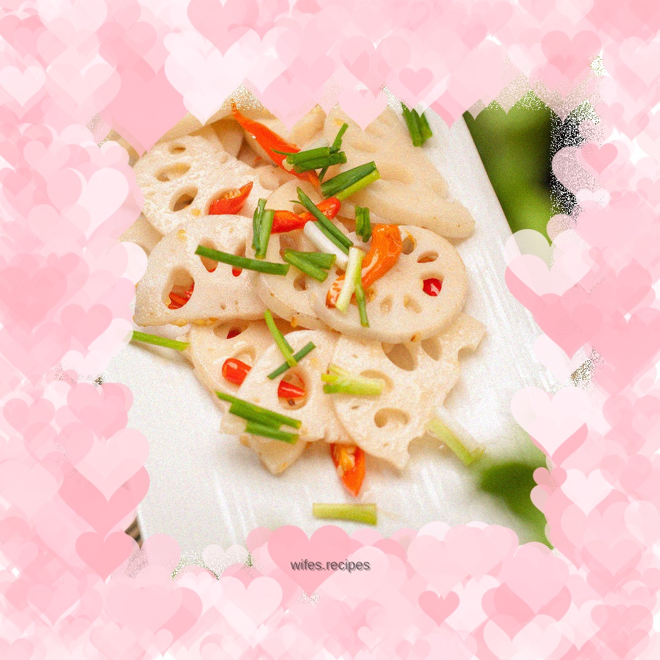 Stir-fried lotus root slices with hot pepper