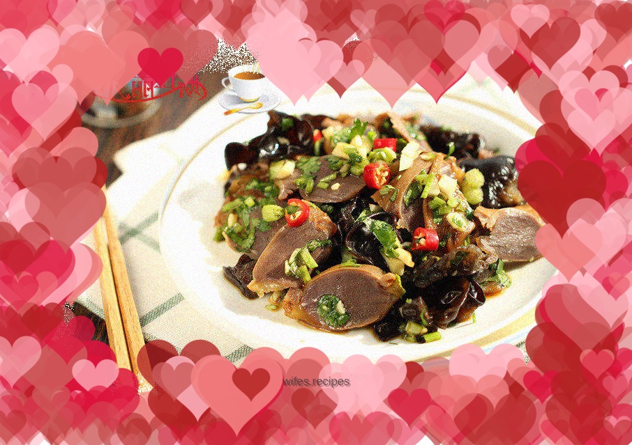 Duck gizzards mixed with coriander and fungus