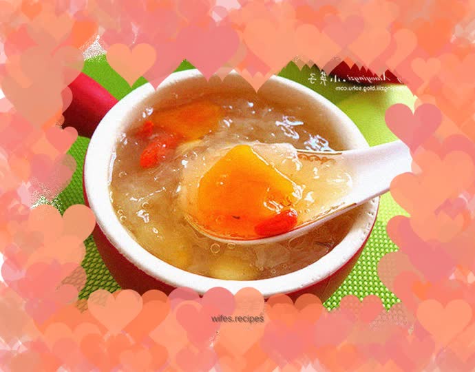 A great post-holiday health treat--Papaya, Tremella, Wolfberry and Lotus Seed Soup