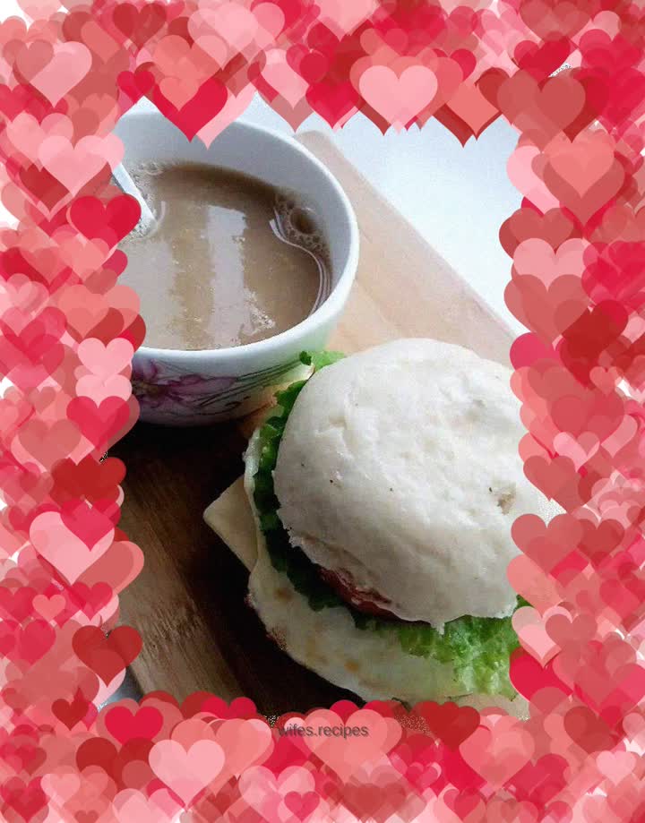 Simple nutritious breakfast - red dates, barley, red bean milk + steamed bun burger