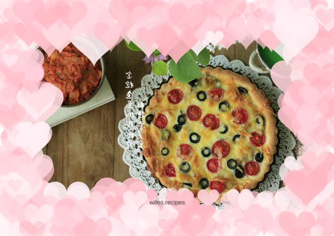 Tuna and black olive pizza