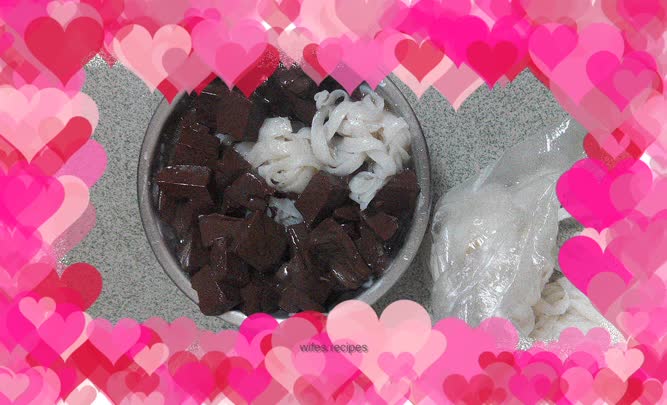 Pork blood rice noodles