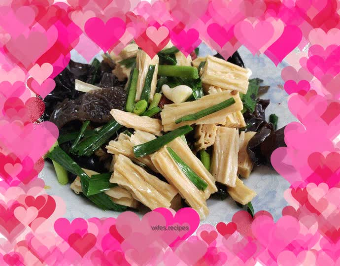 Stir-fried yuba with garlic sprouts