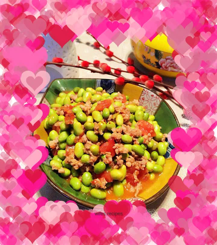 Grilled edamame with minced meat, tomatoes