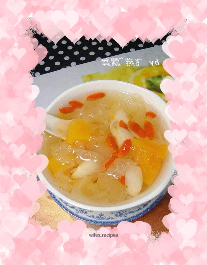 Nourishing and beautifying---[Papaya, Lily and Tremella Soup]