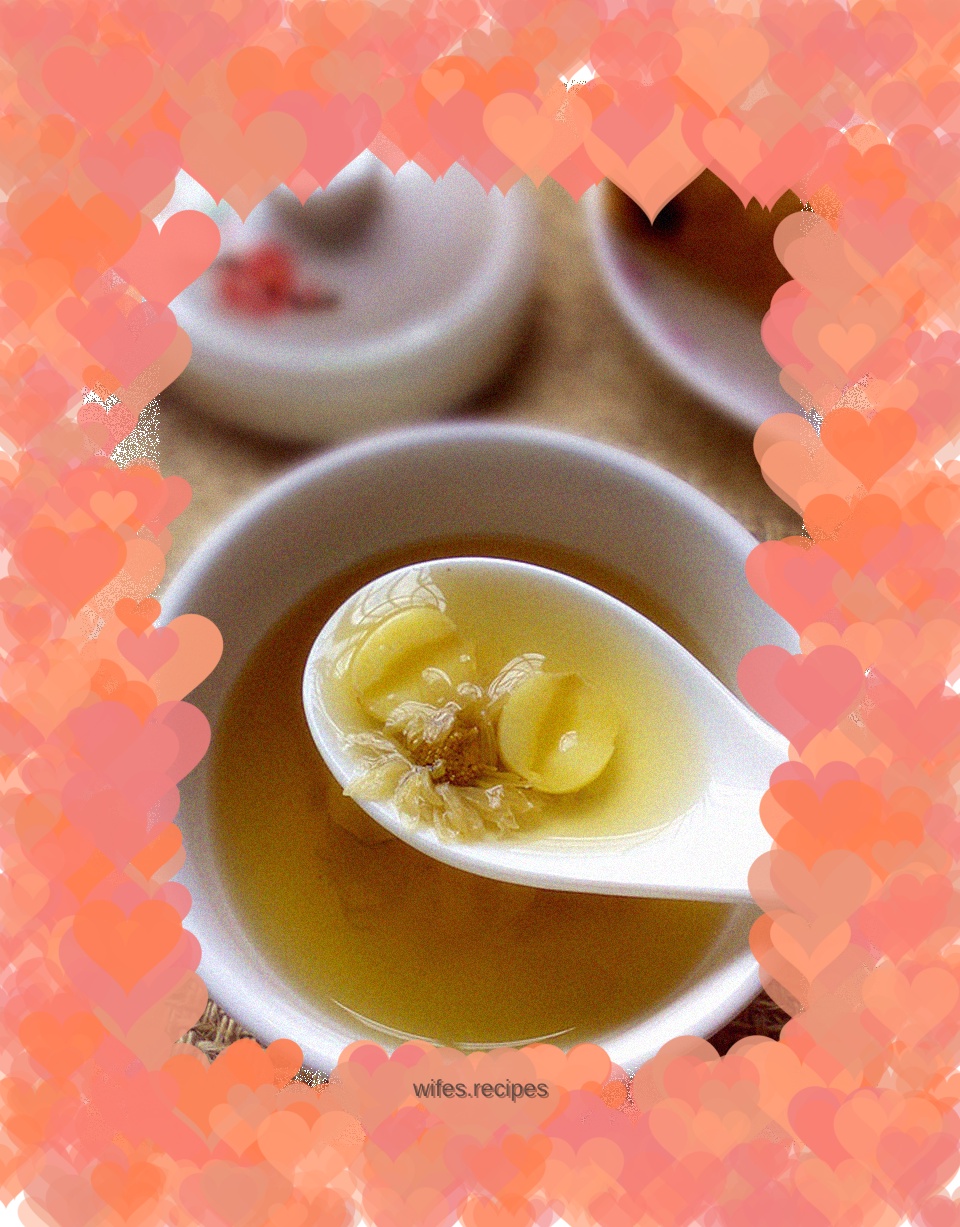 Lotus seed and chrysanthemum stewed with rock sugar