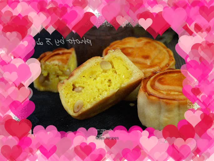 Pine Nut Corn Mooncake