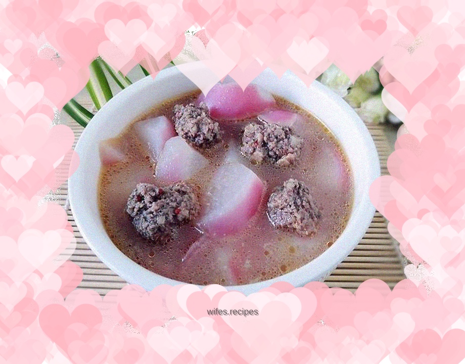 Boiled red radish with ginseng and leaves