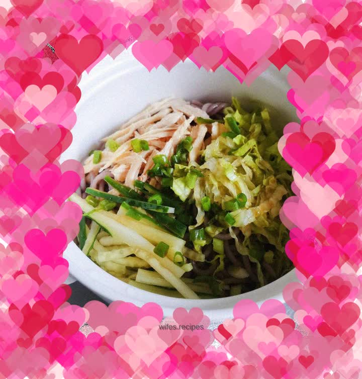 Buckwheat shredded chicken cold noodles