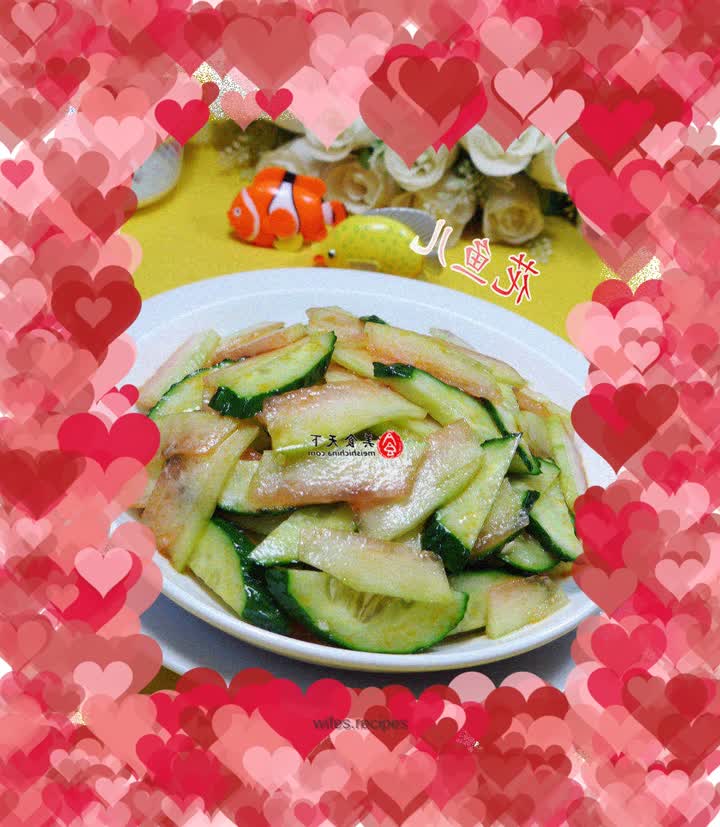 Watermelon rind mixed with cucumber