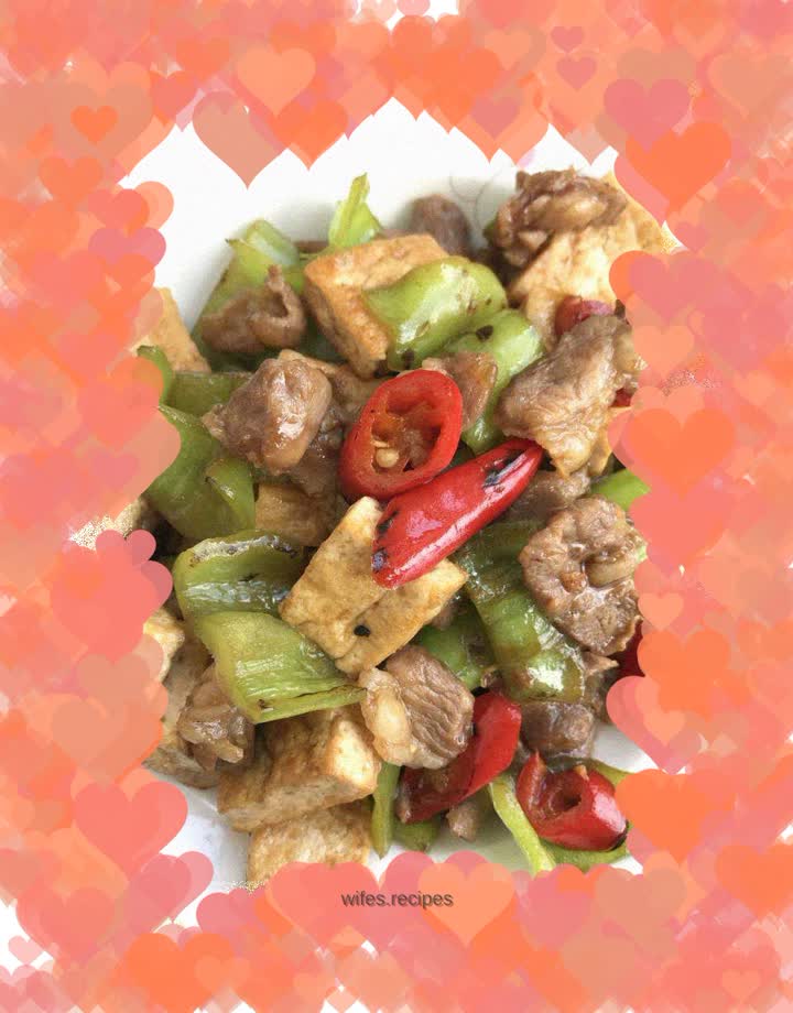 Stir-fried pork slices with green pepper and tofu