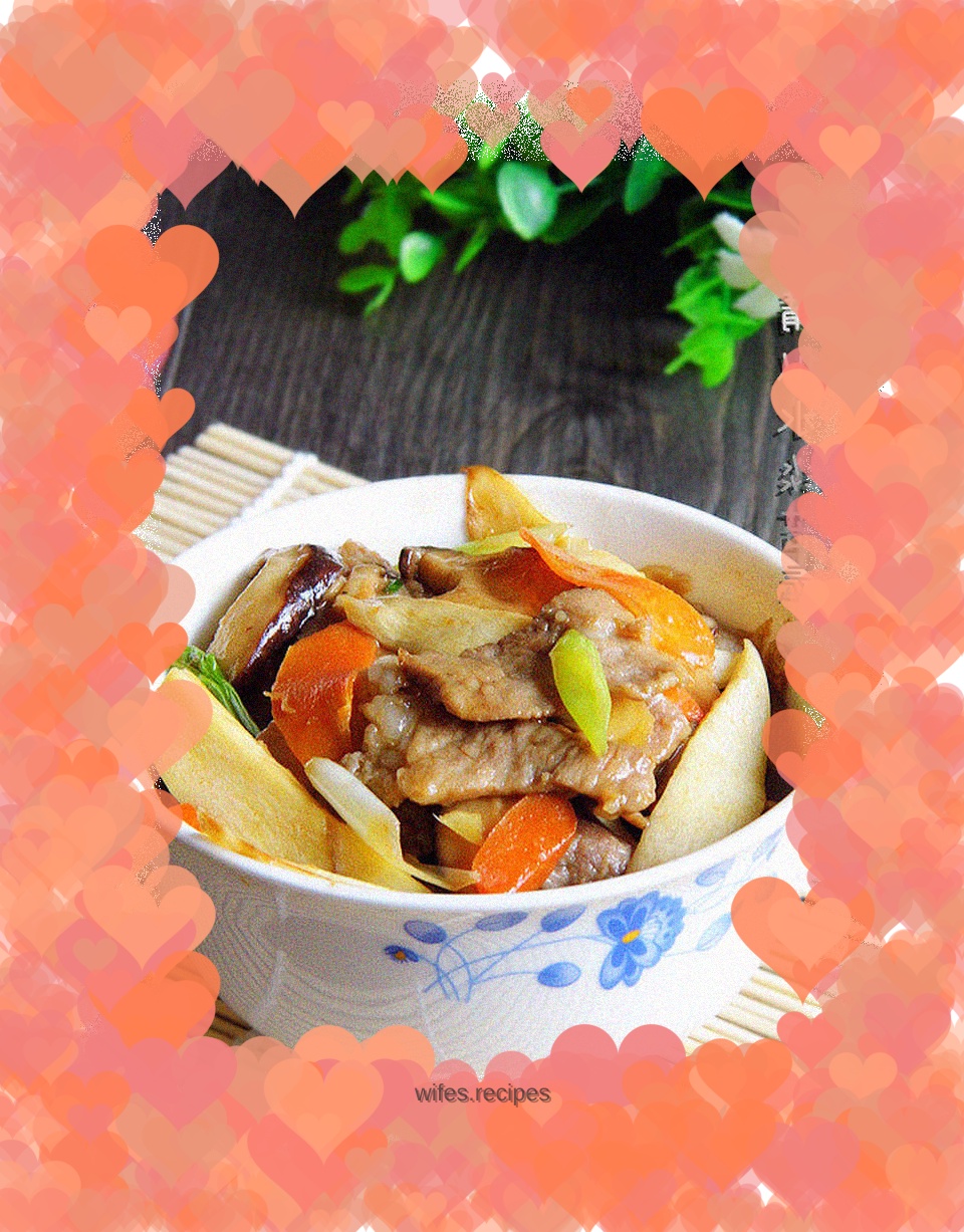 Stir-fried pork slices with mushrooms and wild rice