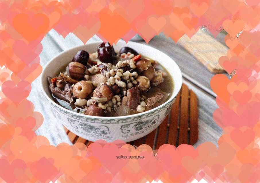 Gorgon seeds and lotus seeds in pot