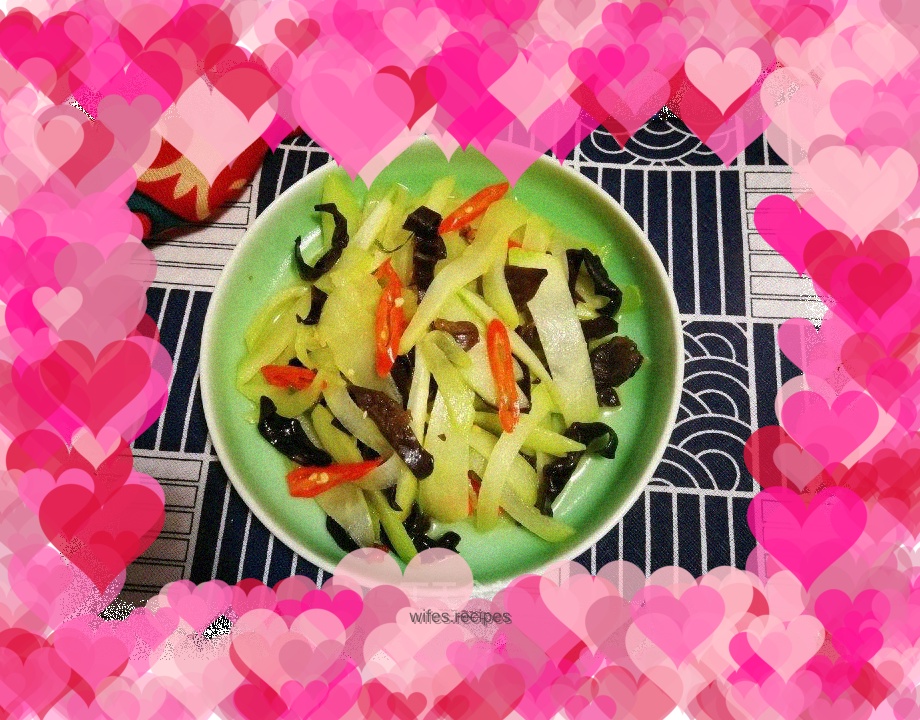 Homemade stir-fry: Stir-fried chayote and fungus