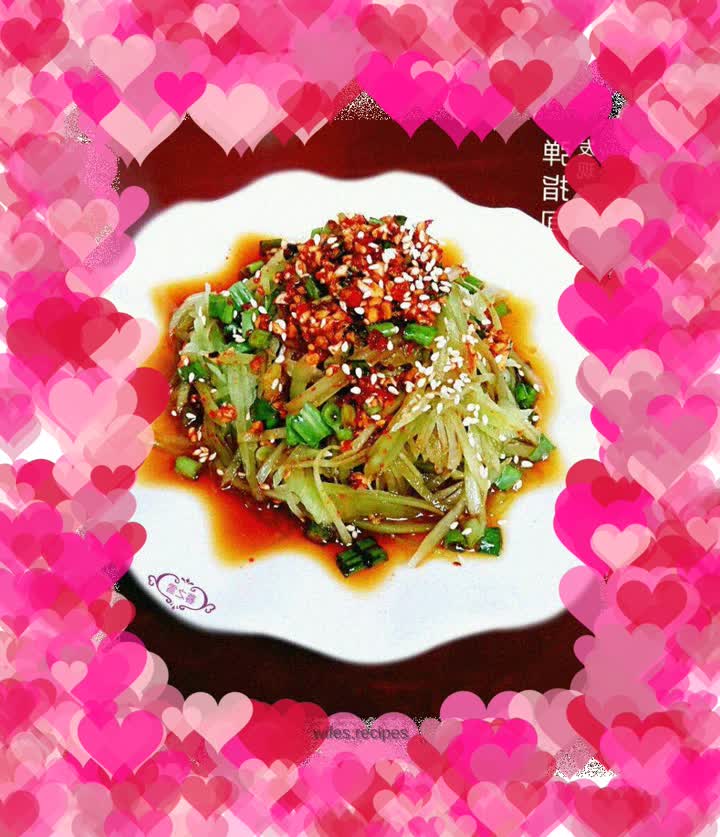 Shredded red oil lettuce
