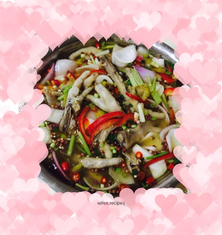 Pickled pepper chicken feet