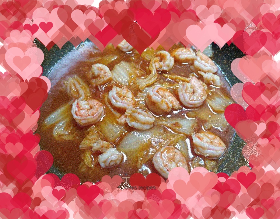 Braised shrimps with baby cabbage and tomato sauce