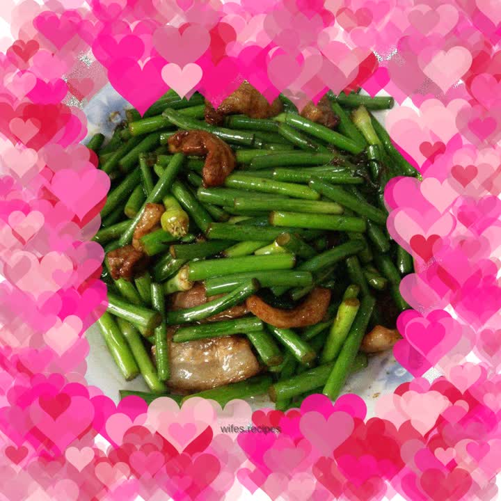 Stir-fried pork belly with garlic