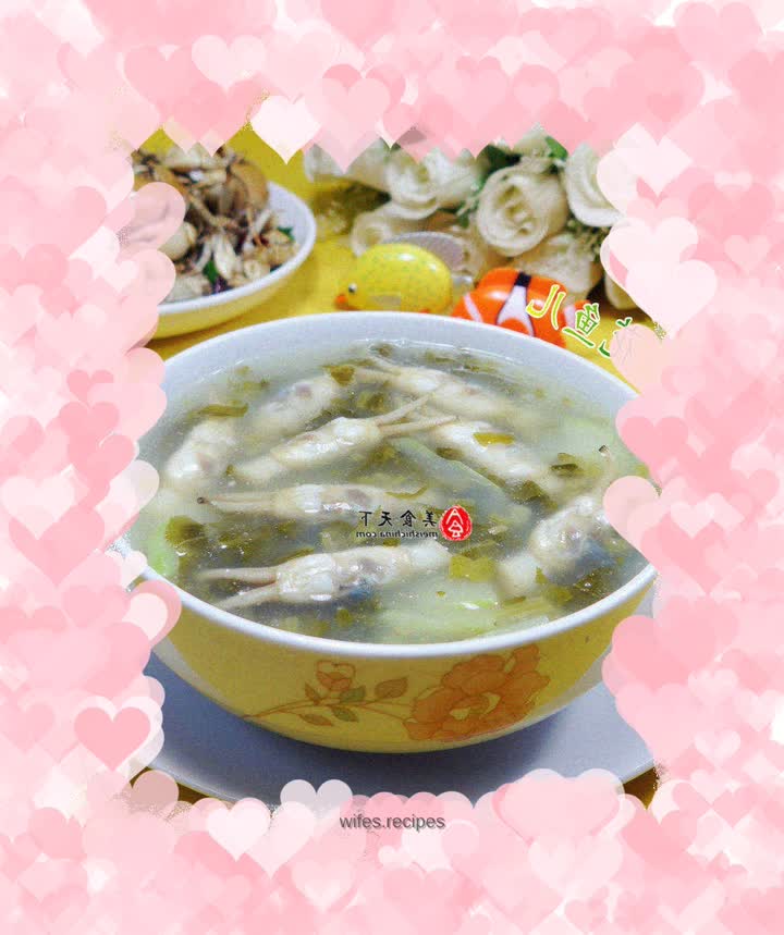 Pickled cabbage and razor clam night bloom soup
